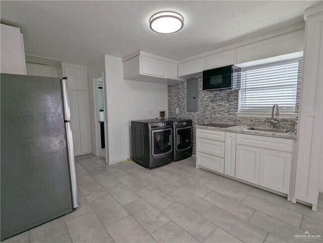 Foto del edificio - 6 Taylor N Rd