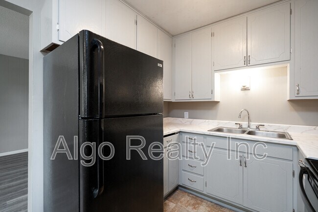 Foto del edificio - 440 Jayne St