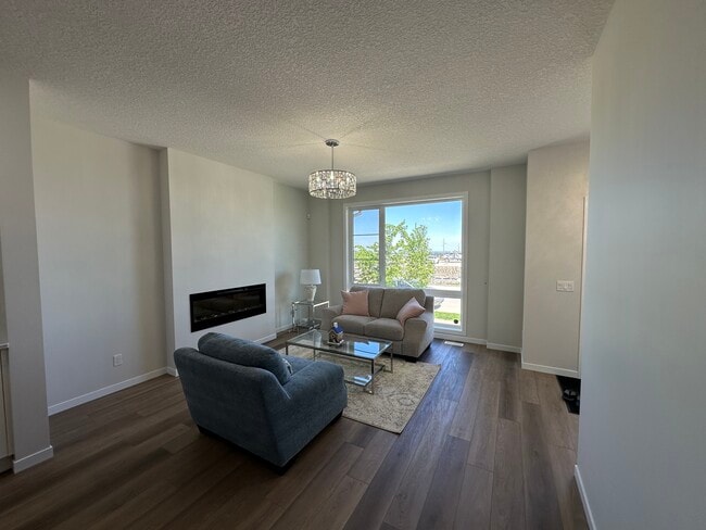 Building Photo - Spacious 3-Bedroom Home for Rent on 37th S...