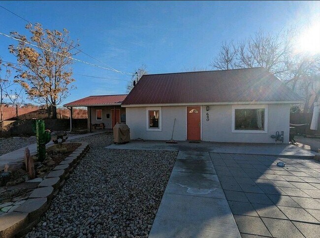 Foto del edificio - 640 Locust Ln