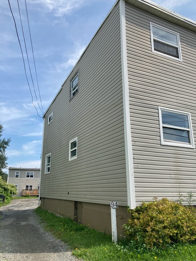 Building Photo - 94 Somerset St