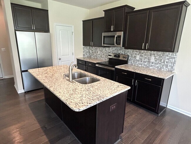 Foto del edificio - 3 Bed | 2.5 Bath House in Clayton