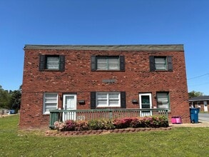 Building Photo - 438 W Main St