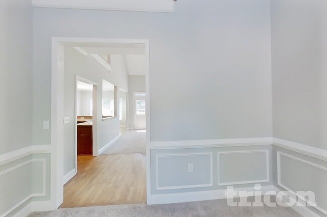 Building Photo - 3587 Vern Way NE