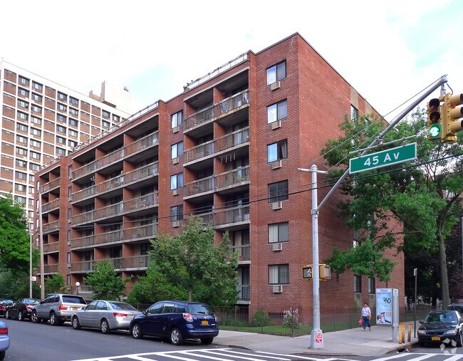 Building Photo - 137-77 Kissena Blvd