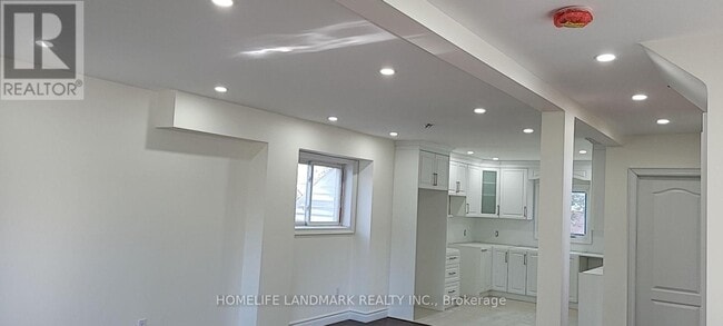 Building Photo - 19 Balaclava Dr