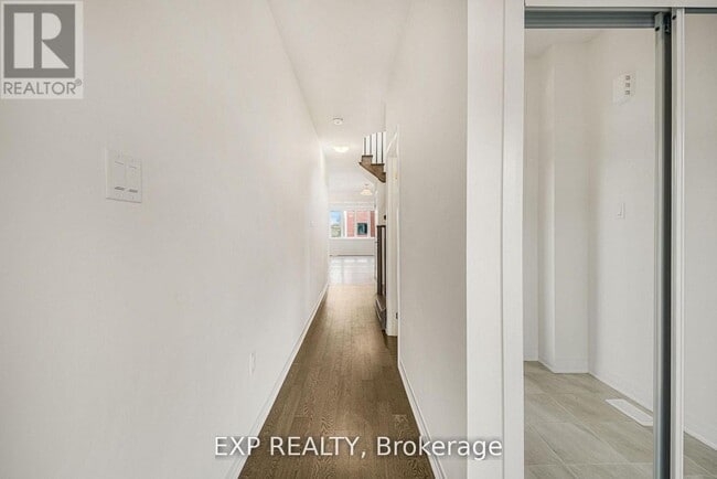 Building Photo - 25 Canvas Cres