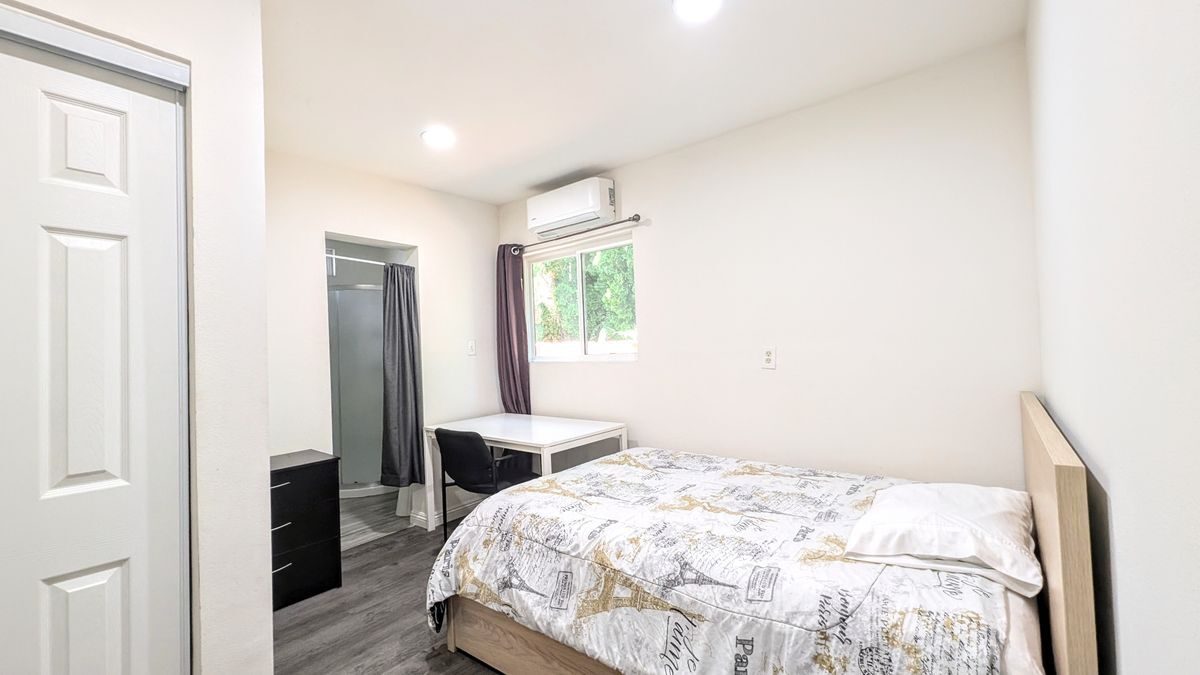 Foto principal - 1293 1/2 W 37th Dr