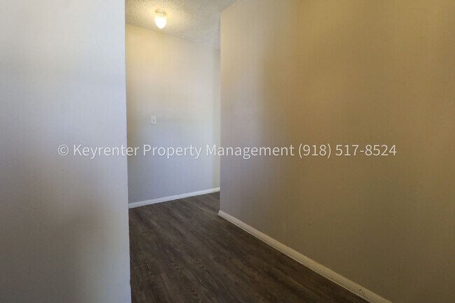Foto del edificio - 6730 S Lewis Ave