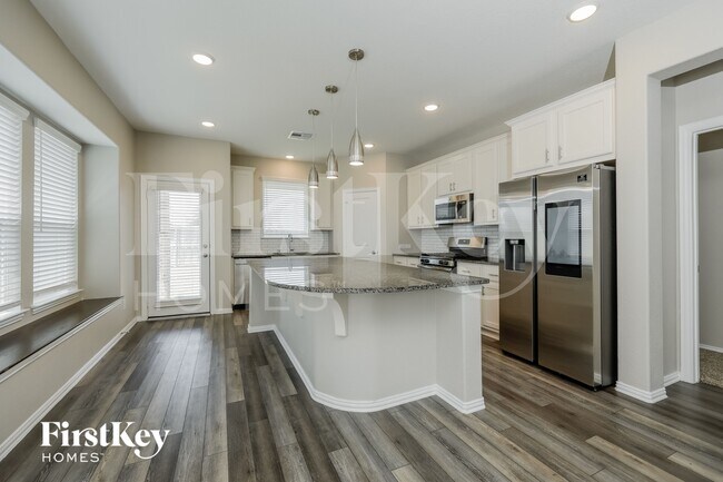 Building Photo - 29884 Dovetail Blf Ln