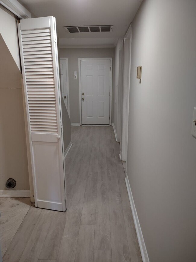 Building Photo - 955 Glastonbury Cir