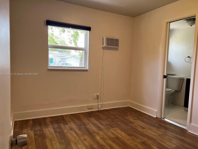 Foto del edificio - 2205 Roosevelt St
