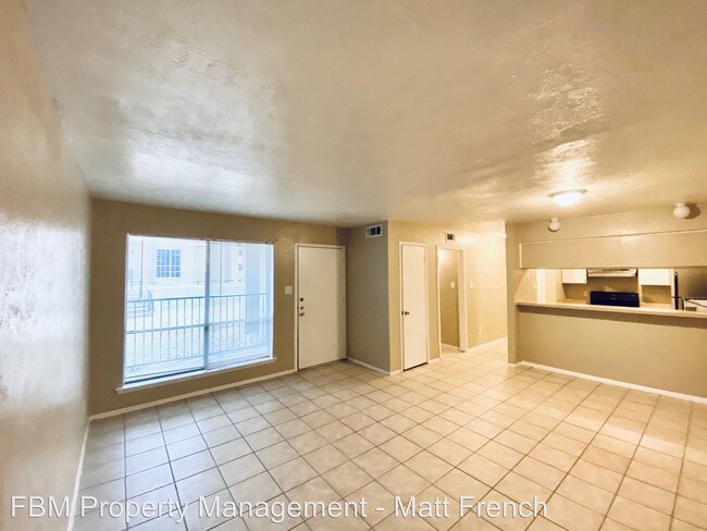 Building Photo - 2401 Yorkstown Dr