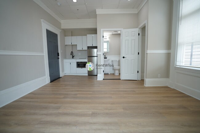 Building Photo - 142 Dorchester St