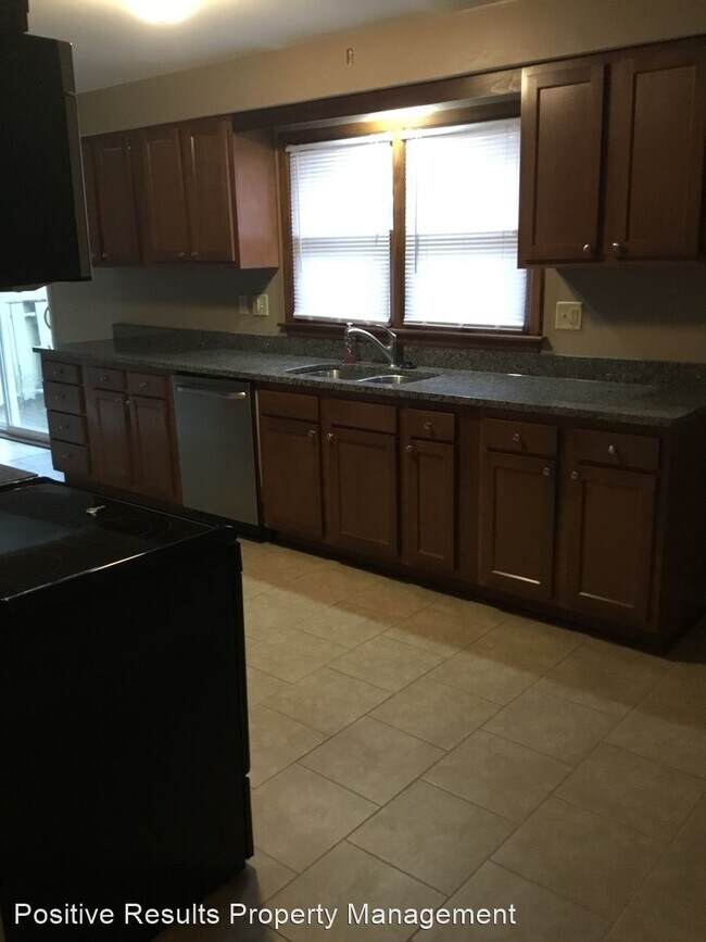 Foto del edificio - 4 br, 2.5 bath House - 2818 20th Ave