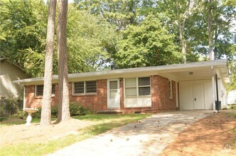 Building Photo - 3174 Vine Cir