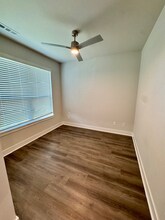 Building Photo - 3909 SW Pecan Cir