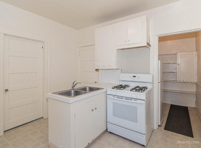 Building Photo - 426 10th Ave