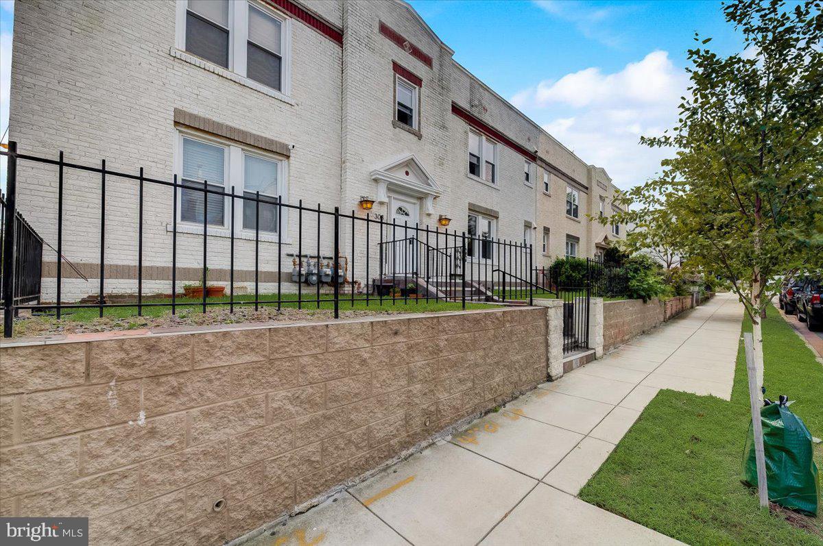Primary Photo - 303 Seaton Pl NE