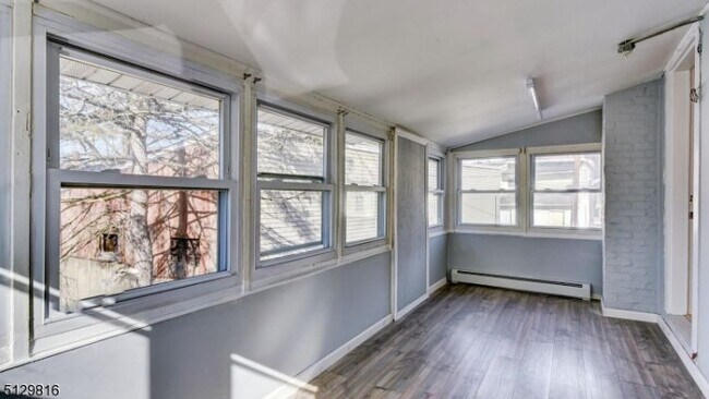 Foto del edificio - 15-17 Boonton Ave