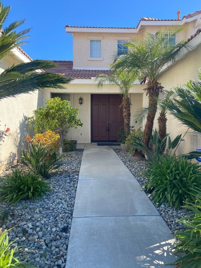 Building Photo - Spacious 4 Bedroom 3 Bath Home in East Hig...
