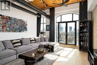 Building Photo - 993 Queen St W