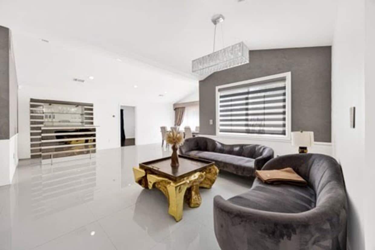 Primary Photo - Fully Furnished Elegant Home