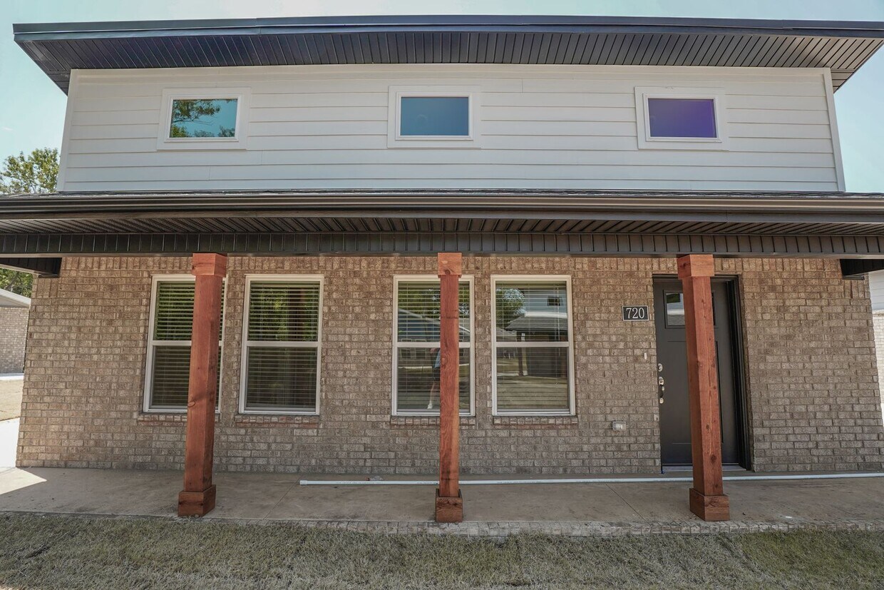 Foto principal - Bed 2 Bath Home!!