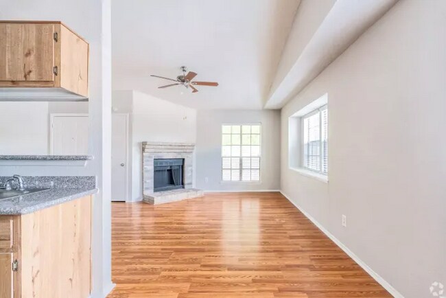 Foto del edificio - Get 50% Off Your First Month – Move In & S...