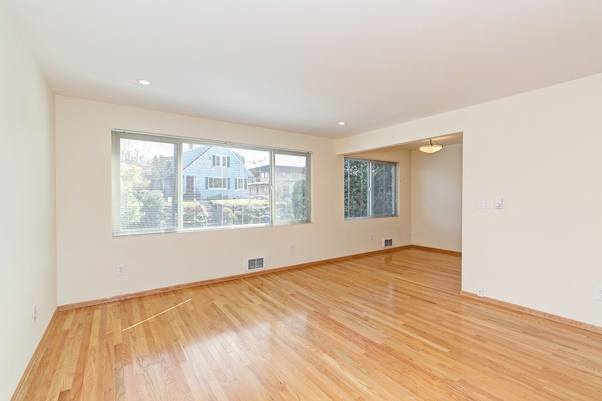 Primary Photo - 1515 6th Ave W