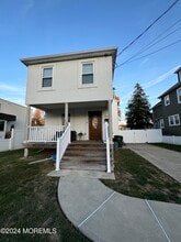 Building Photo - 215 Cedar St
