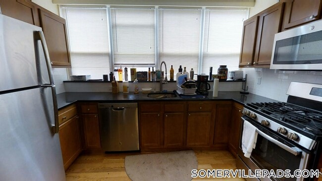 Building Photo - 332 Beacon St