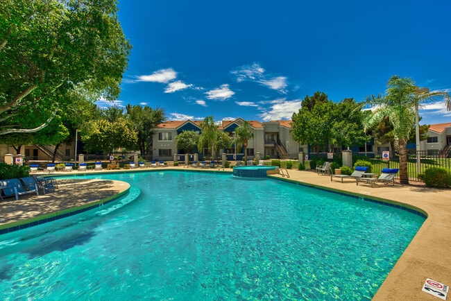 Building Photo - Galleria Palms