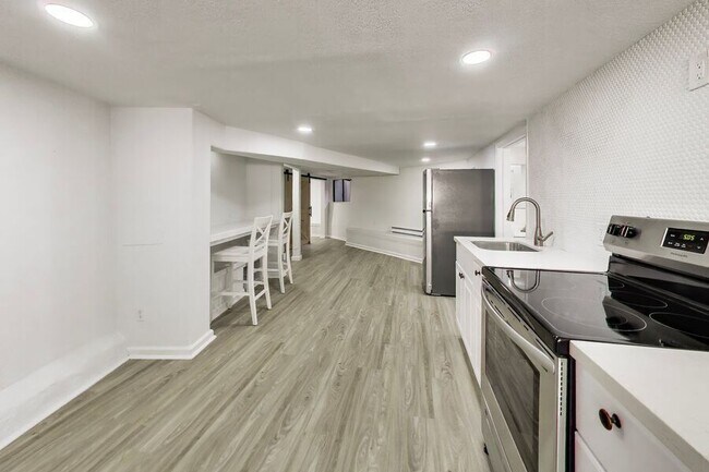 Foto del edificio - 7361 Claremont Ave