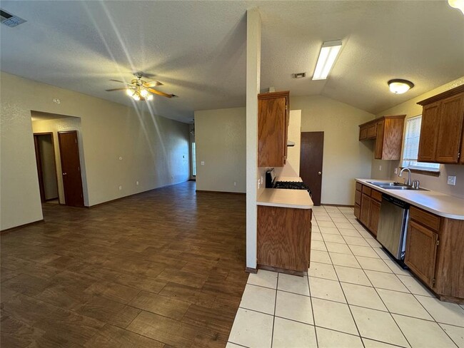 Building Photo - 623 Rimrock Rd