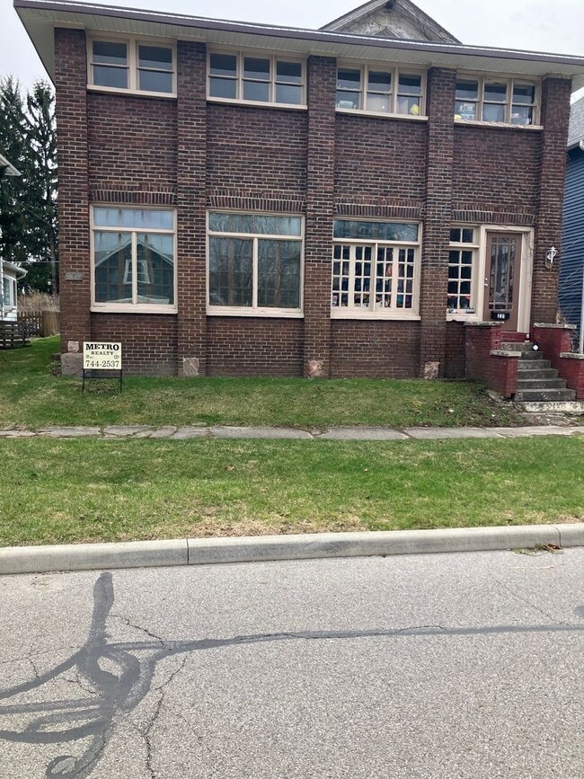 Building Photo - 219 W Rush St