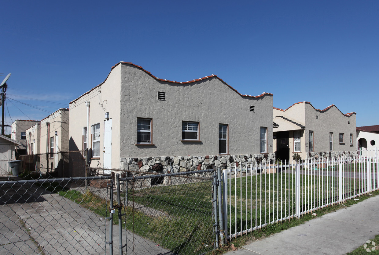 Primary Photo - 8141 Beechwood Ave