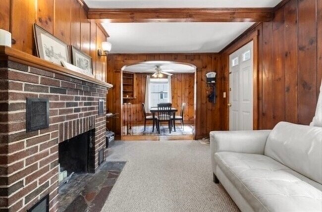 Living room - 435A Walpole St