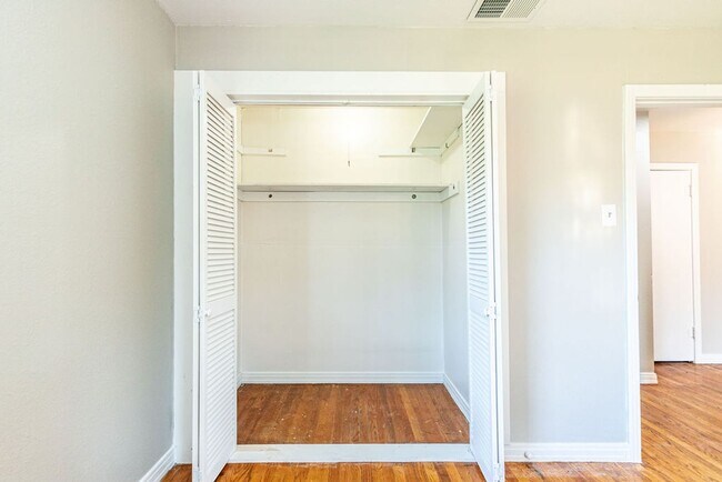 Building Photo - 2 Bedroom, 1 Bath Home Just South of Tech ...