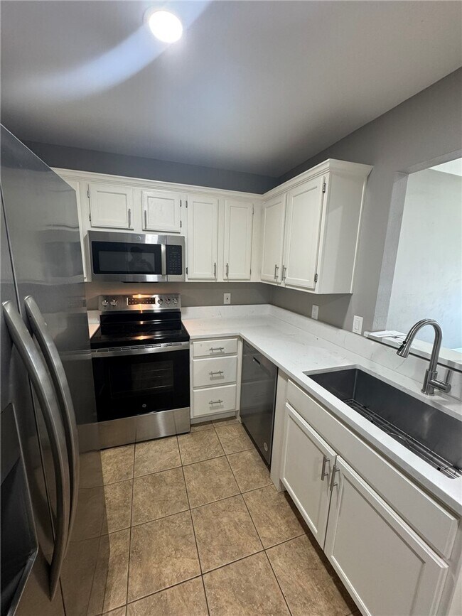 Building Photo - 2729 Lenox Ct