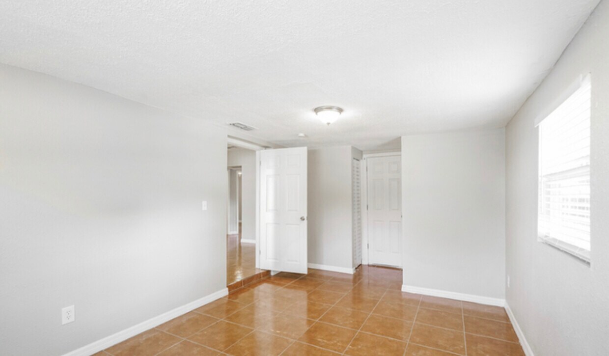 Building Photo - 3105 W Wilder Ave
