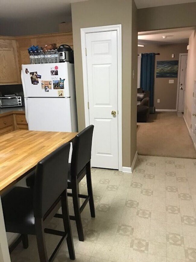 Building Photo - Super Cute Duplex!