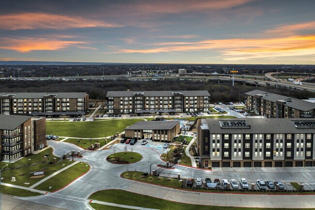 Foto del edificio - Axis Grand Crossing