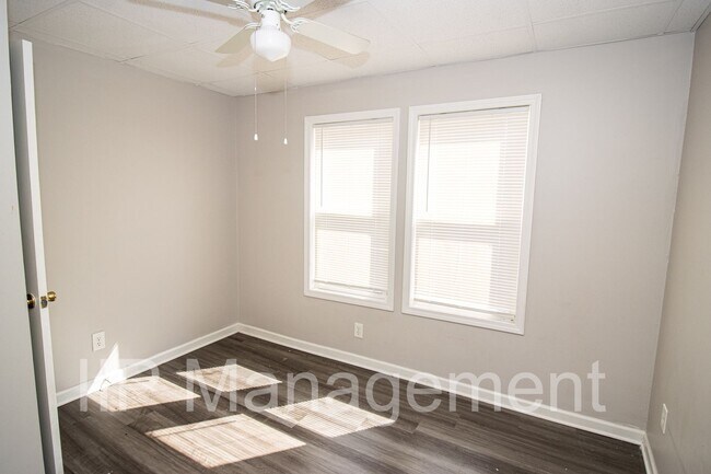 Foto del edificio - Newly updated 2 bedroom/1 bath in the Lora...