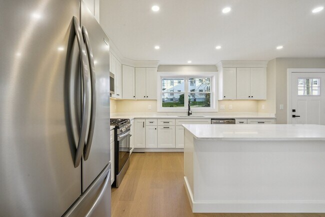 Building Photo - 108 Stowe St