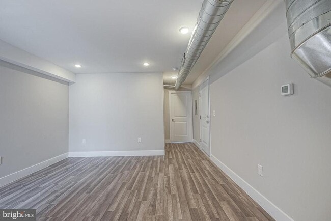 Building Photo - 1070 N Front St
