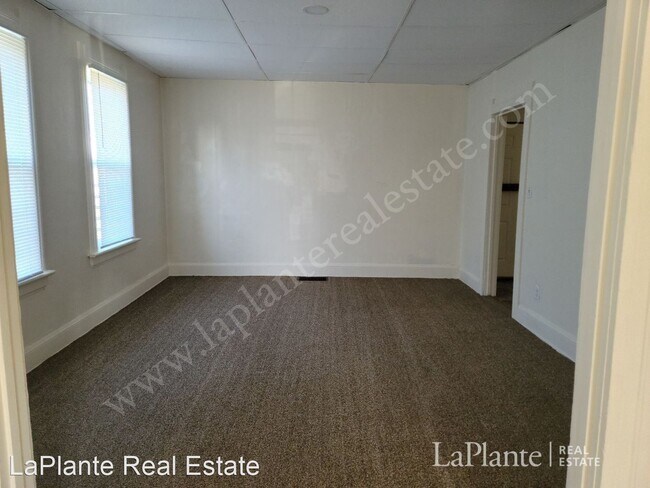 Building Photo - 4 br, 1 bath House - 12 West Park Street 1