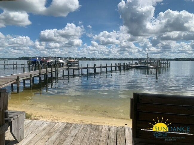 Building Photo - Beautiful 2 Story Townhouse with boat slip available in FWB!