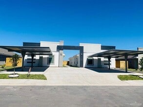 Building Photo - 1621 W Smt Dr