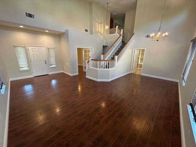 Foto del edificio - Spacious 4 Bed 3 Bath Home in Garin Community